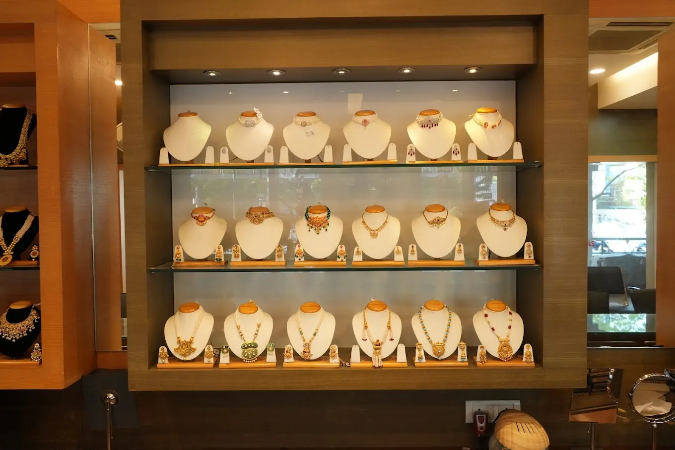 Narayana Pearls Gems & Jewels